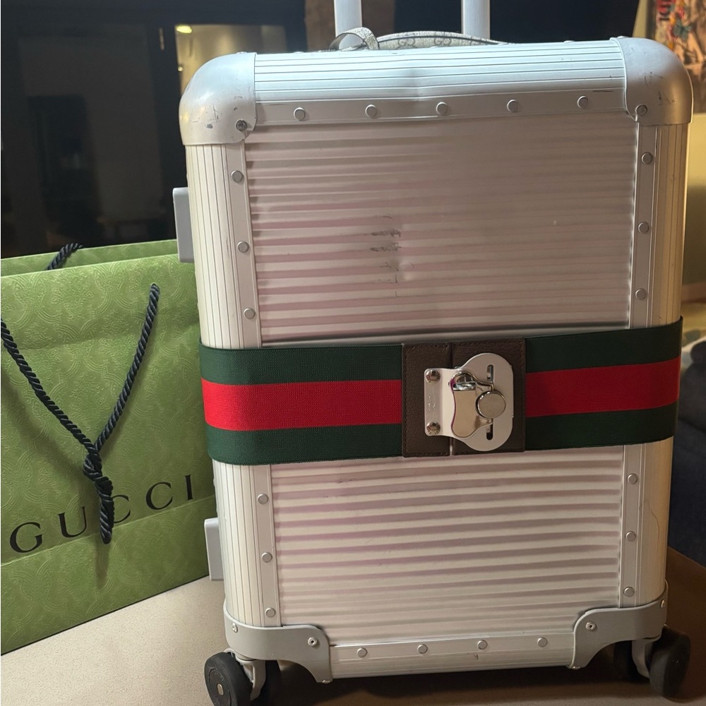 GUCCI ROLLER BOARD CARRYON HARD SHELL